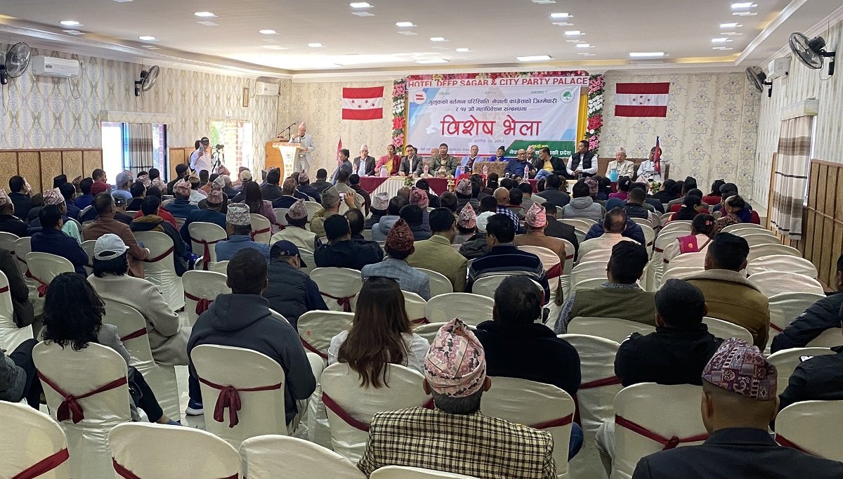   कांग्रेसमा बहस: ‘नेतृत्वको अनुहार नफेरी चुनावमा जान सकिँदैन’