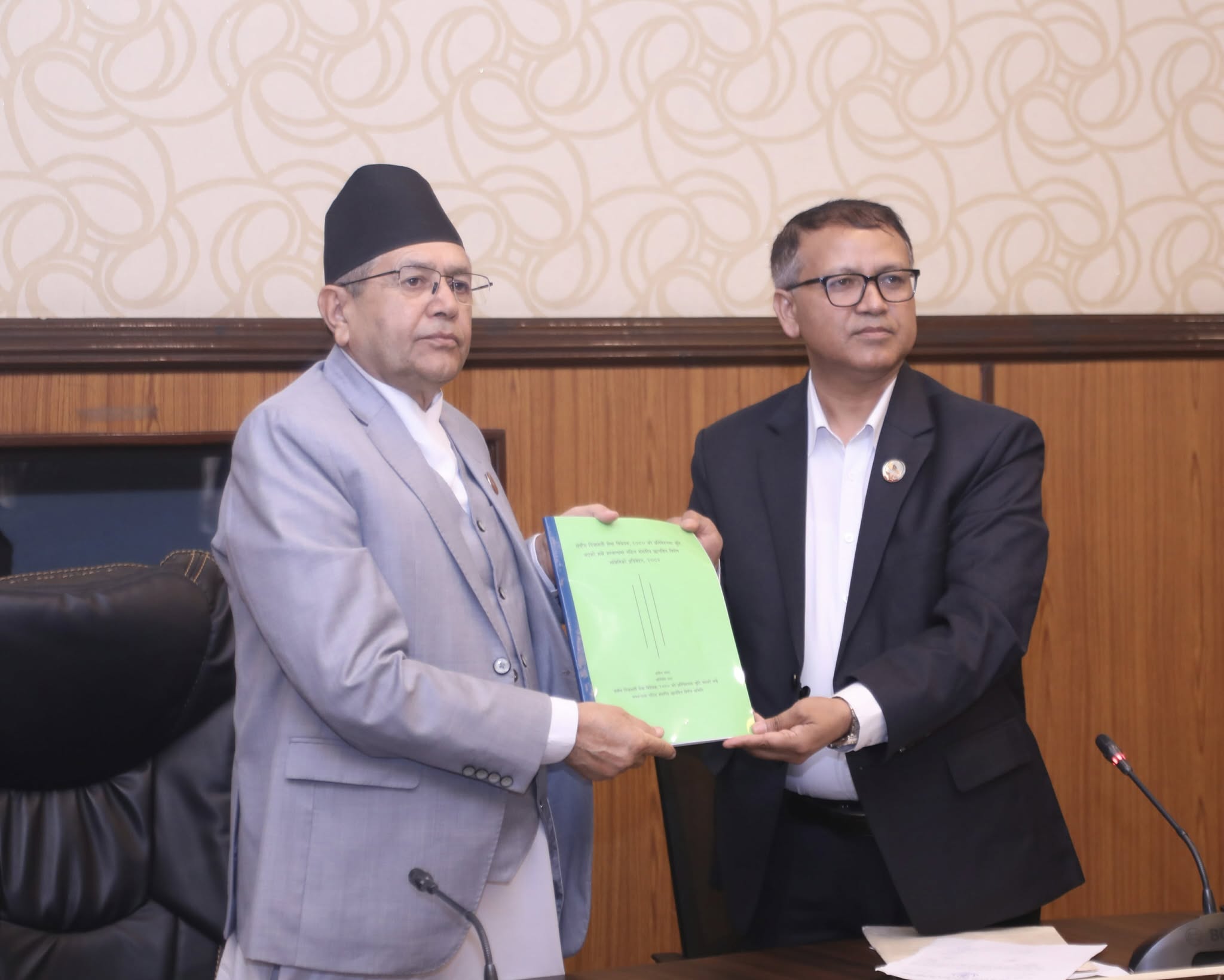   ‘कुलिङ अफ पिरियड’ छेडखानी समितिले सभामुखलाई बुझायो प्रतिवेदन