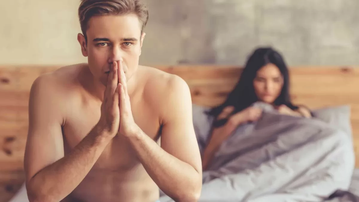 couple_disconnected_in_bed_
