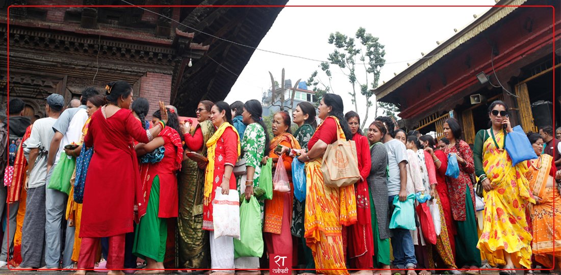 साउनको पहिलो सोमबार गोकर्णेश्वर मन्दिरमा व्रतालुको भीड (तस्बिरहरू)