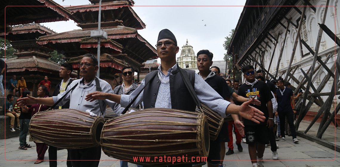 काठमाडौँमा दोस्रो दिन यसरी मनाइयो गाईजात्रा, तस्बिरमा हेर्नुहोस्