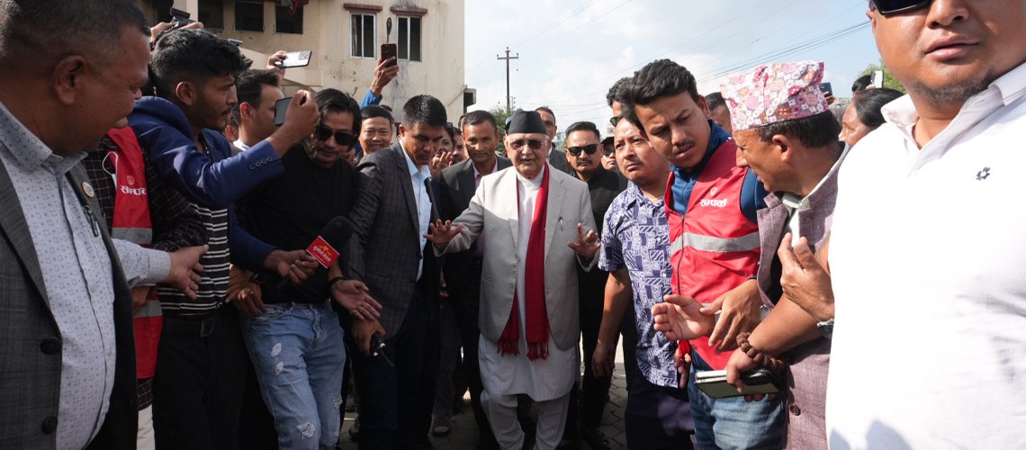   जेनजी आन्दोलनपछि पहिलोपटक पार्टी कार्यालयमा पुगे केपी ओली (तस्बिरहरू)