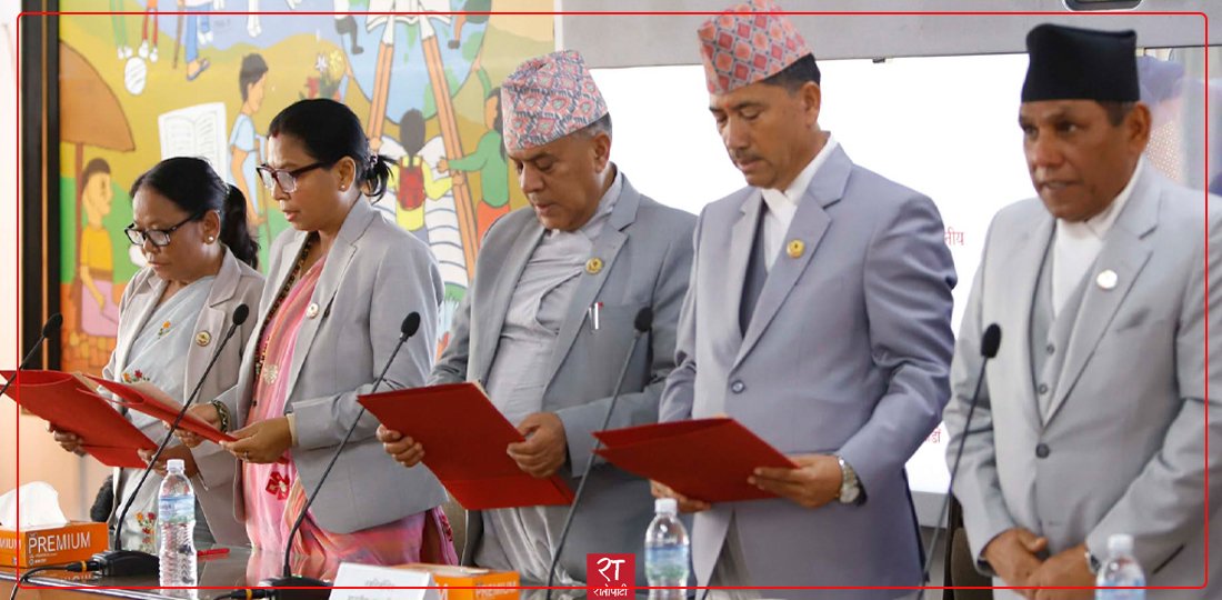   राष्ट्रियसभाका समिति सभापतिहरूले लिए शपथ (तस्बिरहरू)