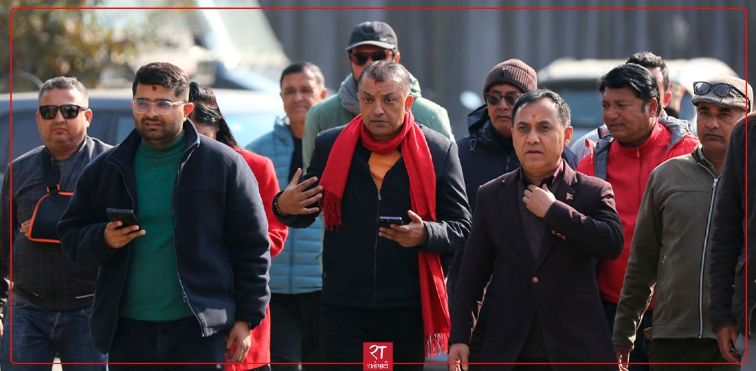   गगन थापासहितकाे टाेली निर्वाचन आयोगमा (तस्बिरहरु)