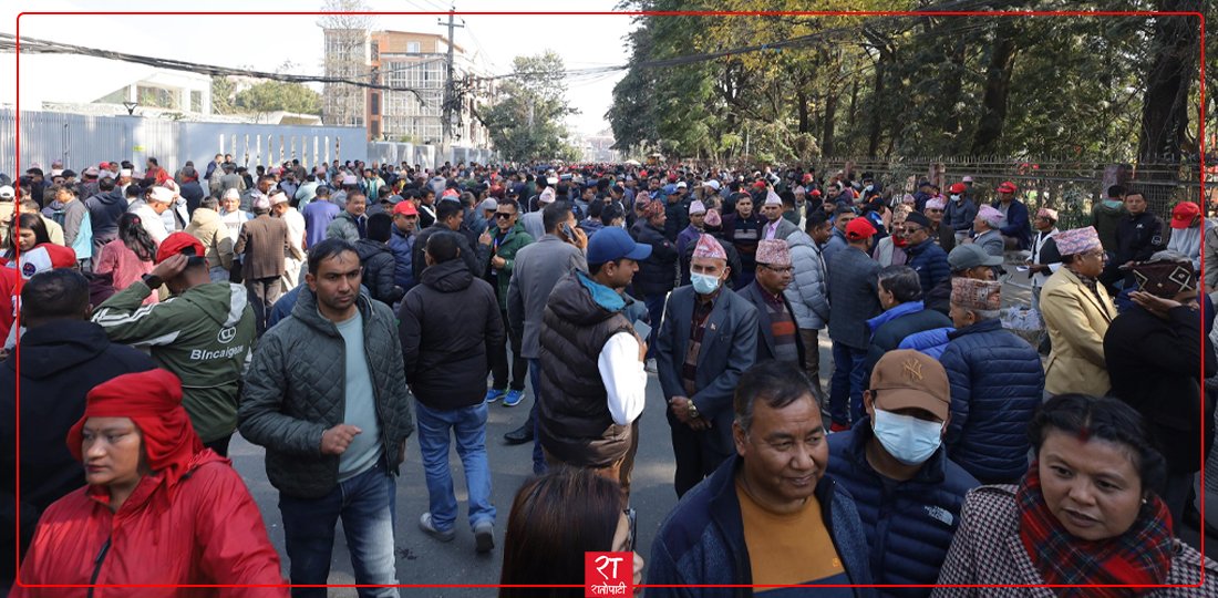   भित्र केन्द्रीय कमिटी बैठक, बाहिर कार्यकर्ताको भिडभाड (तस्बिरहरू)