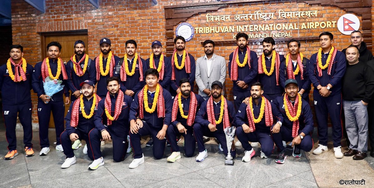 राष्ट्रिय क्रिकेट टोली स्वदेश फर्कियो, विमानस्थलमा स्वागत (तस्बिरहरू)