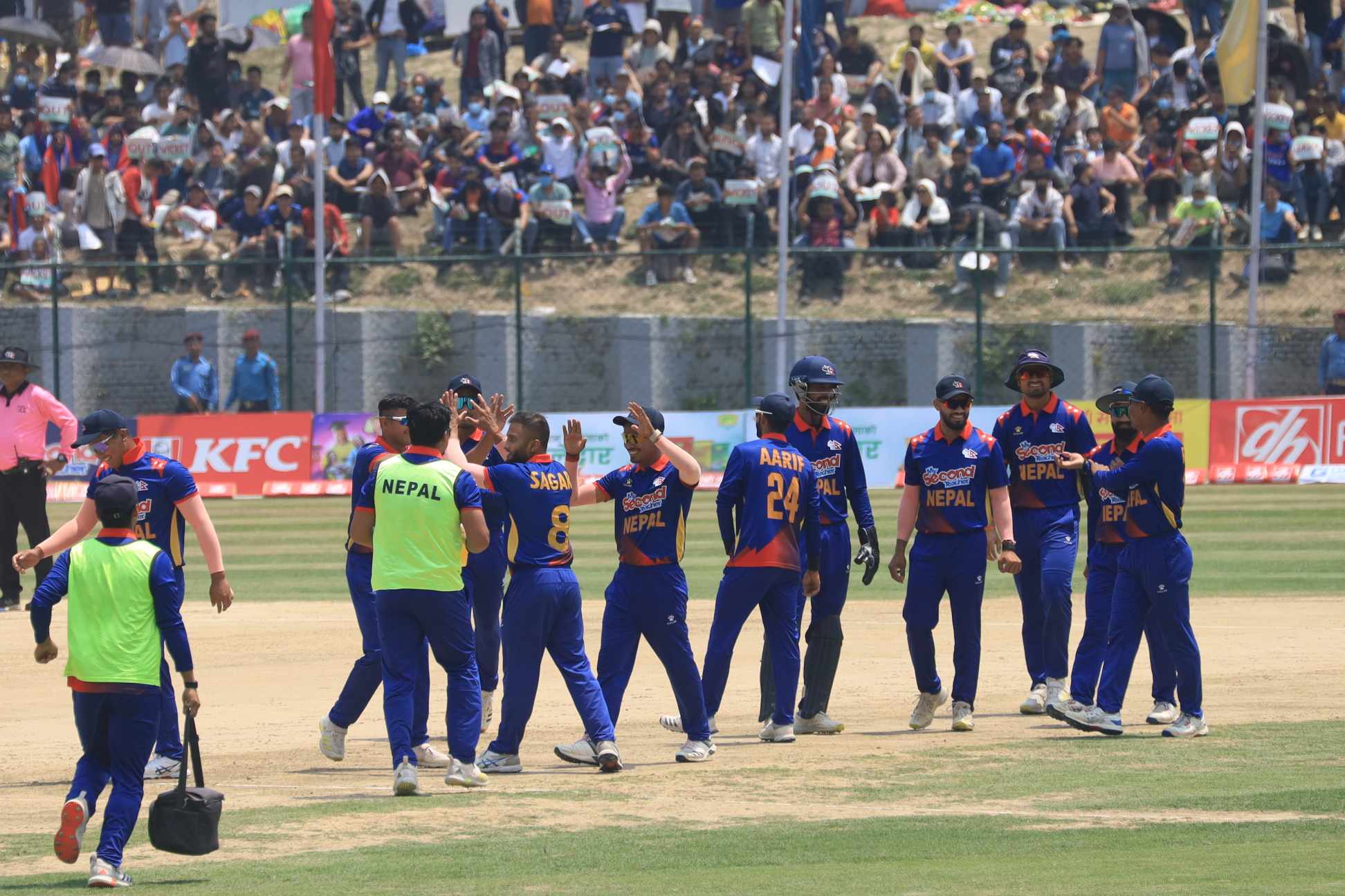 दीपेन्द्रसिंह ऐरीले लिए वेस्ट इन्डिजको सातौँ विकेट