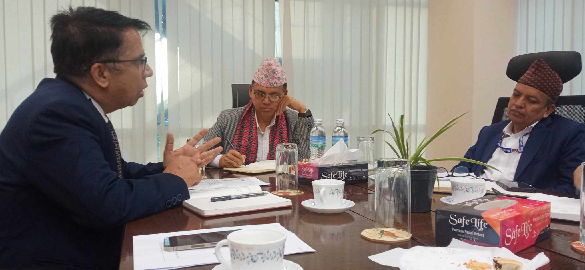 सडक मर्मत र संरक्षण प्रभावकारी बनाउन मन्त्री दाहालको निर्देशन