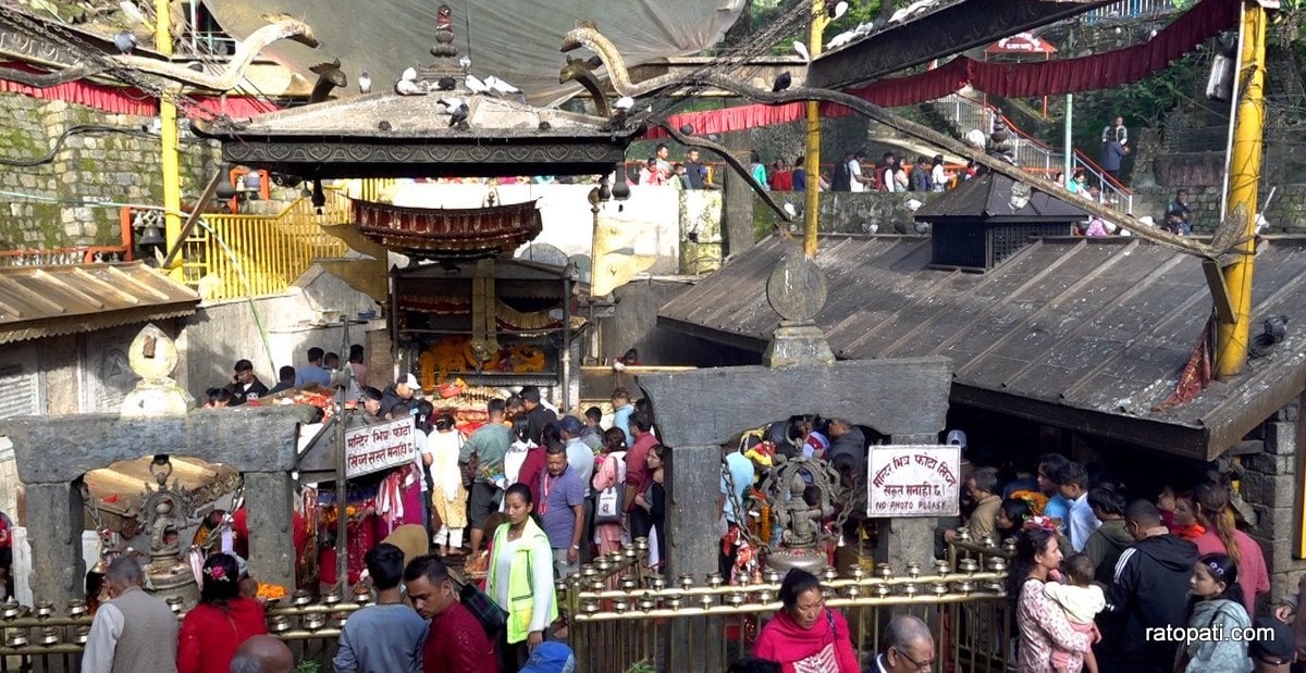 नवरात्री सुरु भएसँगै दक्षिणकाली मन्दिरमा दर्शनार्थीको भीड (फोटोफिचर)