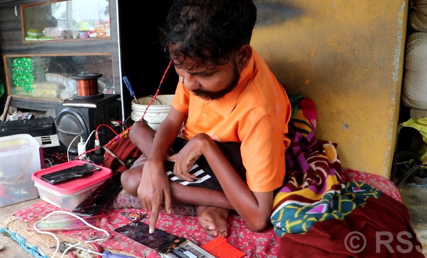   शारीरिक रूपमा अशक्त दानबहादुर आत्मनिर्भर बन्दै