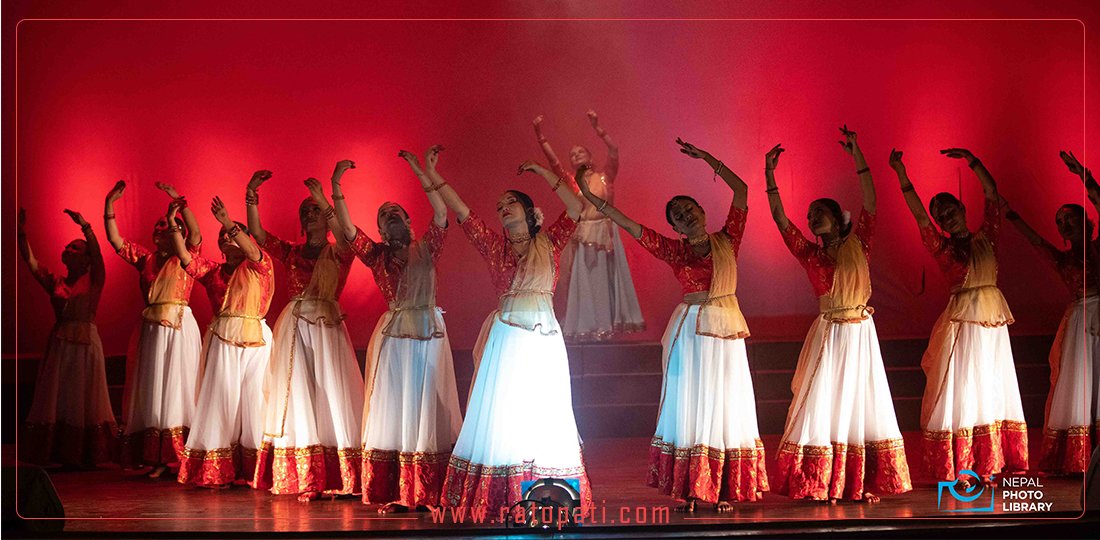 नृत्य शृङ्खला दसैँ विशेष  : जहाँ नृत्यबाट भनिँदैछ देवी दुर्गाको संघर्ष र शक्ति, तस्बिरहरु