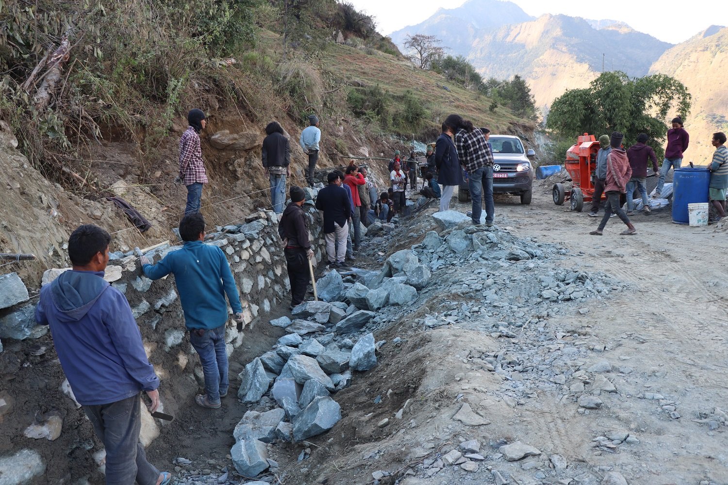   करिब ५३ करोड लागतमा दरवाङ–मुना–ढोरपाटन सडक स्तरोन्नति थालियो