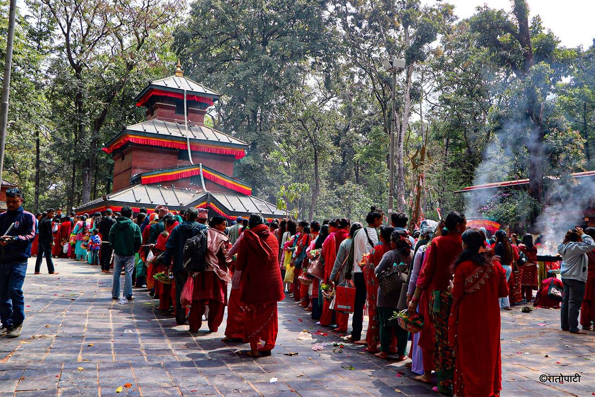 बागलुङ कालिकामा दर्शनार्थीको भिड, तस्बिरहरू