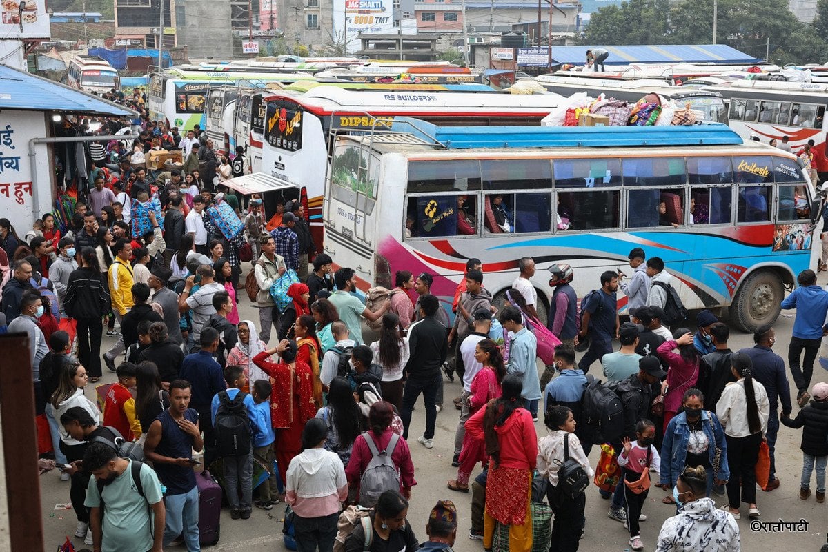 उपत्यकाबाट आठ लाख यात्रु बाहिरिए