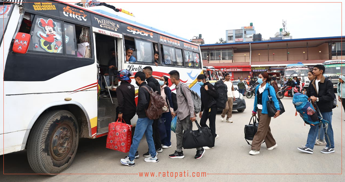 घटस्थापनाको दिन काठमाडौँ छाड्नेको भीड, तस्बिरहरू