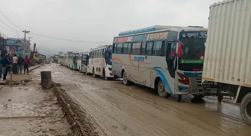  अवरुद्ध दाउन्ने सडक खण्डमा दुईतर्फी सवारी सुचारु