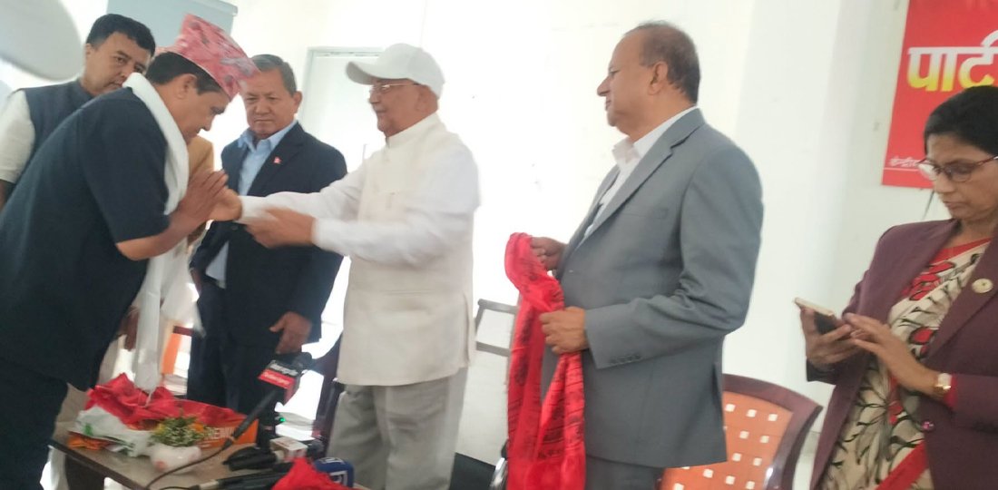 डीबी कार्कीसहित नेकपाका ६ नेता एमाले प्रवेश