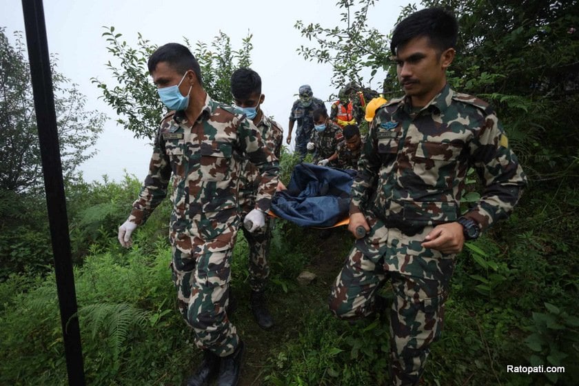 एयर डाइनेस्टी हेलिकप्टर दुर्घटनामा परेका चिनियाँ नागरिकको अझै खुलेन पहिचान