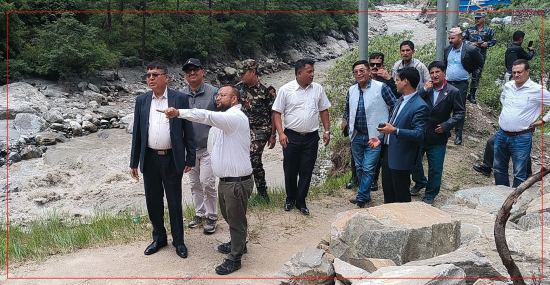   भौतिक पूर्वाधार मन्त्री दाहालद्वारा स्याफ्रुबेसी–रसुवागढी सडककाे निरीक्षण