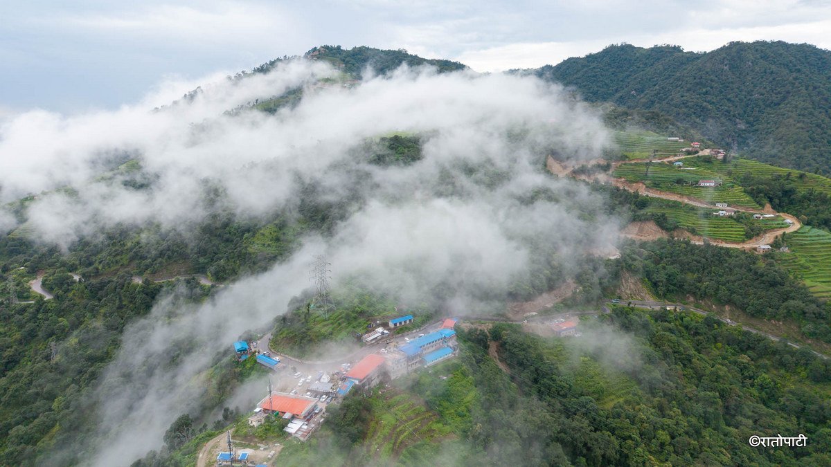 देउरालीमा बादलसँग लुकामारी, तस्बिरहरू