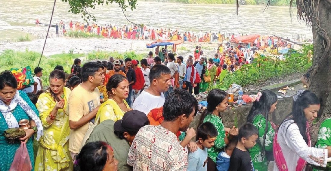   देवघाटमा भक्तजनको घुइँचो