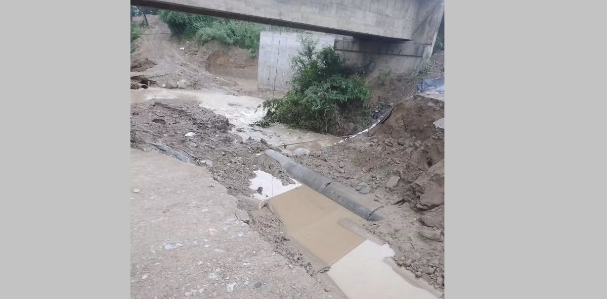 बुटवल–गोरुसिङ्गे सडकको डाइभर्सन बग्यो, वैकल्पिक सडक प्रयोग गर्न प्रहरीको आग्रह