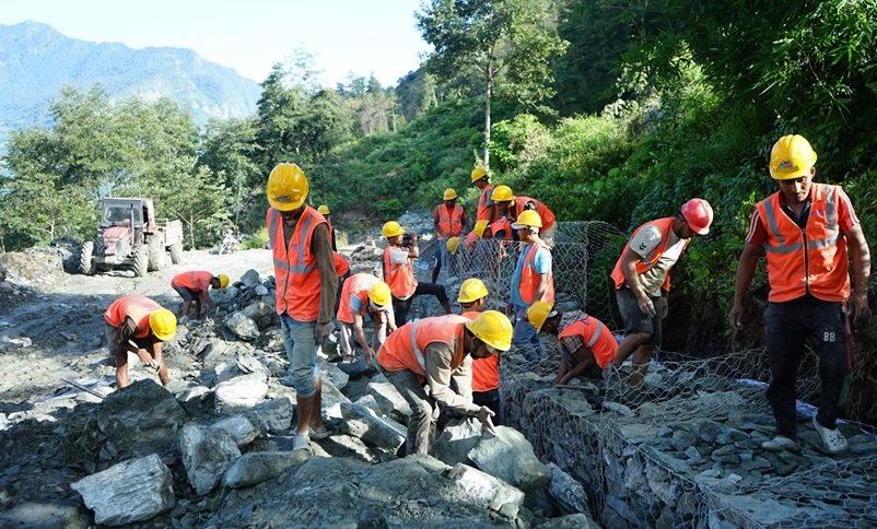 ढोरपाटन जोड्ने सडक स्तरोन्नितका लागि एक अर्ब बजेट