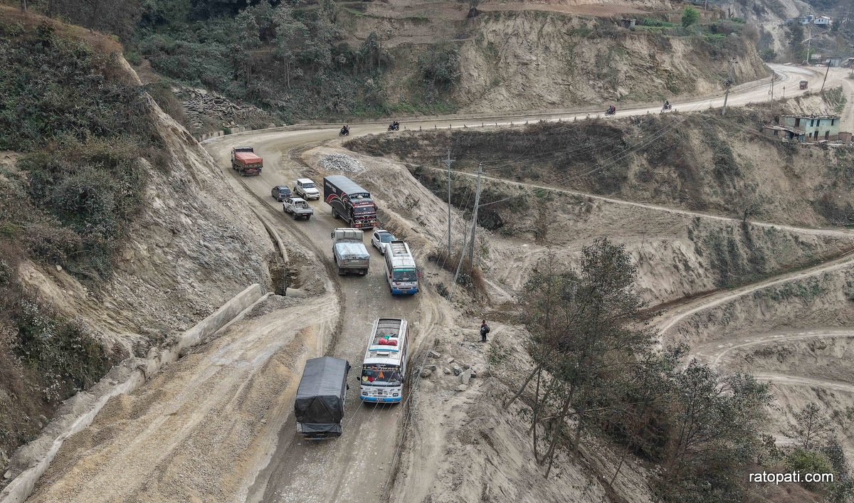 तस्बिरमा हेर्नुहोस् ठेक्का रद्द गरिएको धुलिखेल खावा सडकखण्डको दुर्दशा