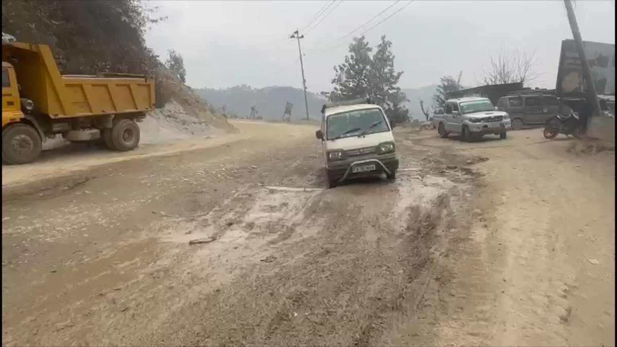 अन्योलमा धुलिखेल–खावा सडक: ठेक्का रद्दपछि पनि पुनर्निर्माण प्रक्रिया अघि बढ्न सकेन