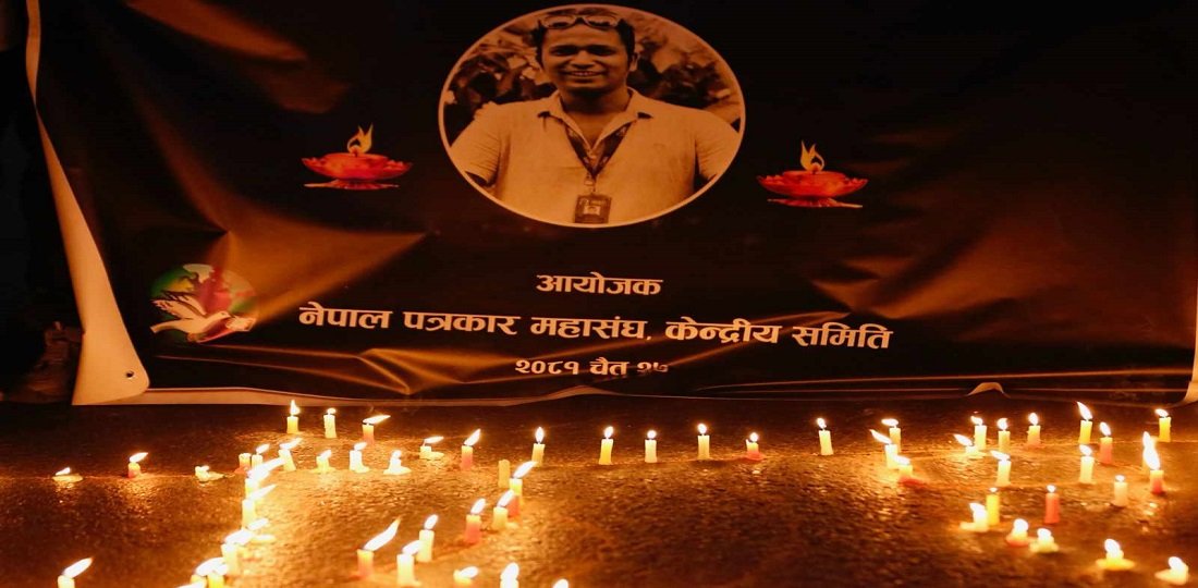 राजावादीको प्रदर्शनमा ज्यान गुमाएका पत्रकार रजकको १३ औँ पुण्य तिथिमा दीप प्रज्वलन