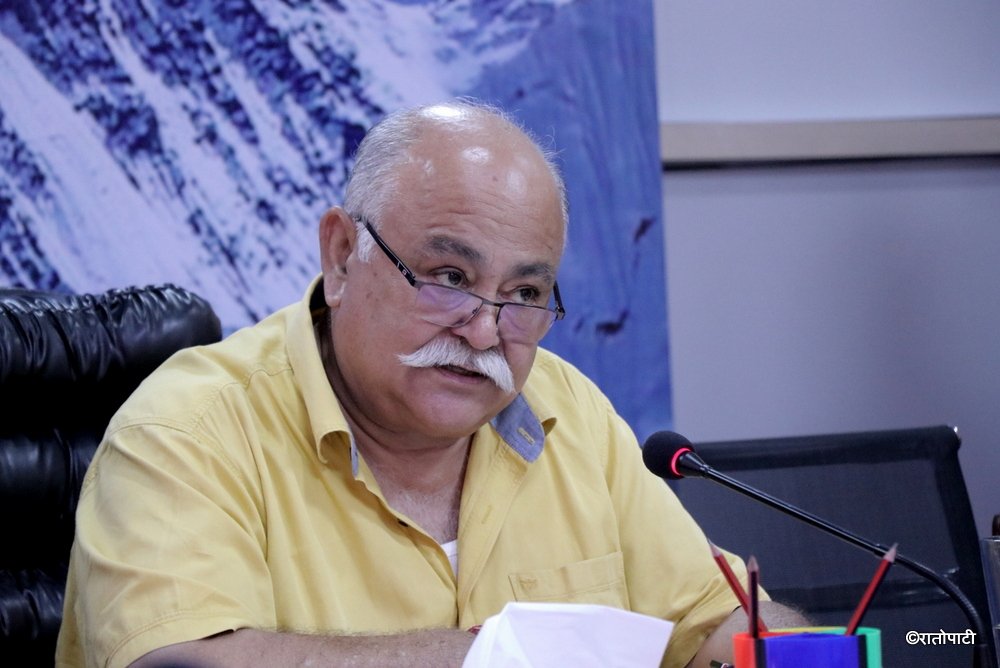 जिल्ला प्रहरी परिसर काठमाडौँबाटै समातिए सांसद दिपक सिंह
