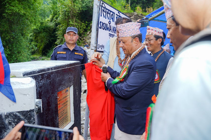   मन्त्री खड्काद्वारा सङ्खुवासभामा मोटरेबल पुल उद्घाटन