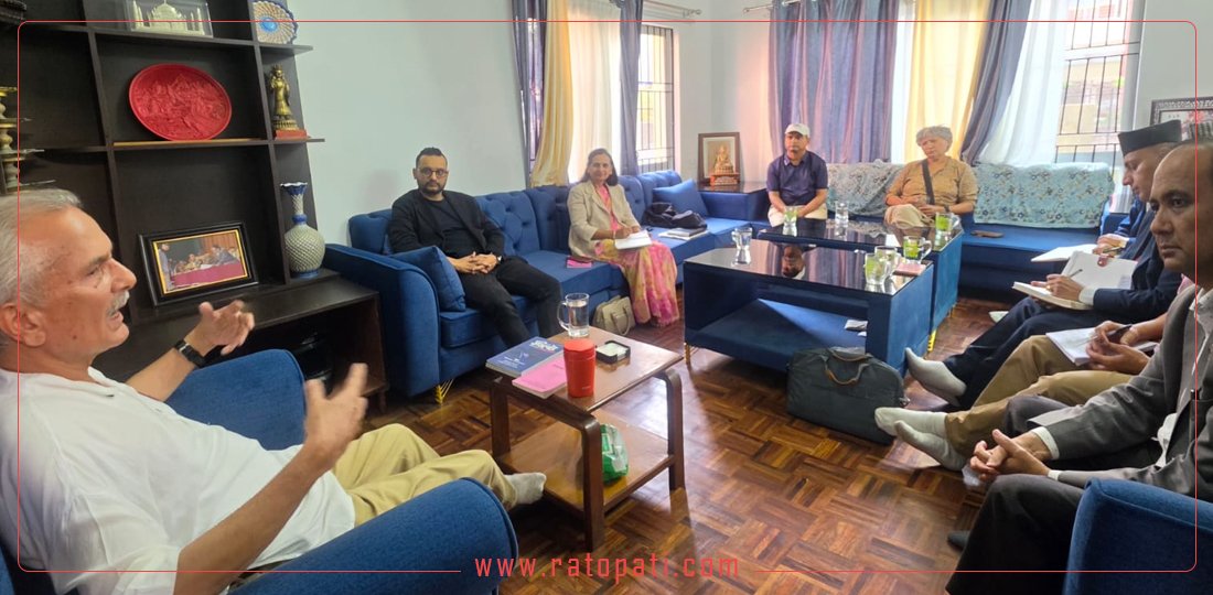 संविधान संशोधन बहस कार्यदलले पूर्वप्रधानमन्त्री भट्टराईसँग गर्‍यो छलफल