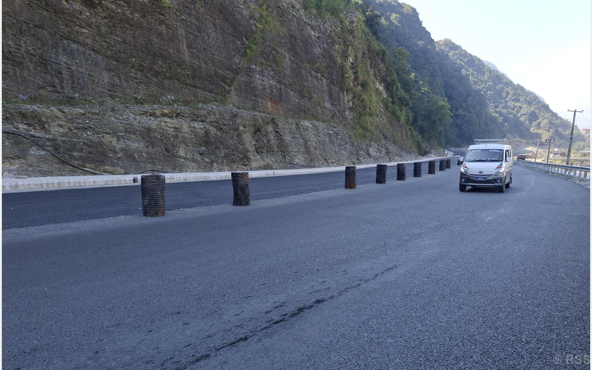   मध्यपहाडी लोकमार्गः पोखराको हरिचोक–याम्दी खण्ड स्तरोन्नति अन्तिम चरणमा