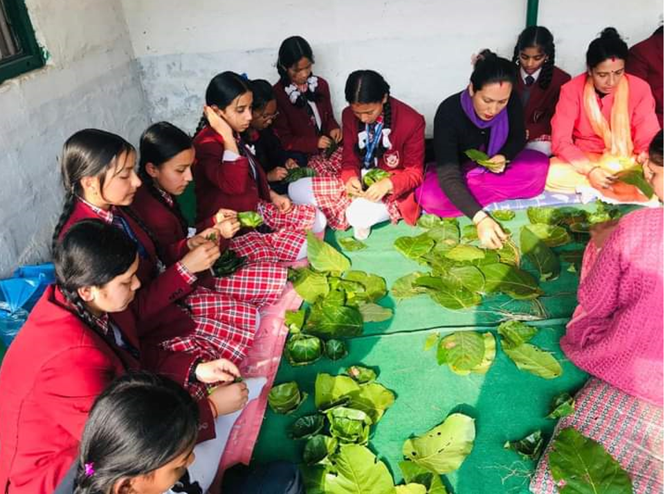   जब शिक्षक पात र सिन्का बोकेर कक्षाकोठामा पसिन्