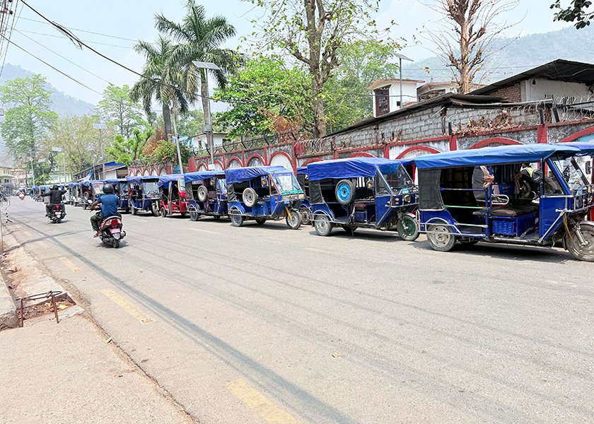 दर्ता नभएका ई–रिक्साविरुद्ध बुटवलमा आन्दोलन