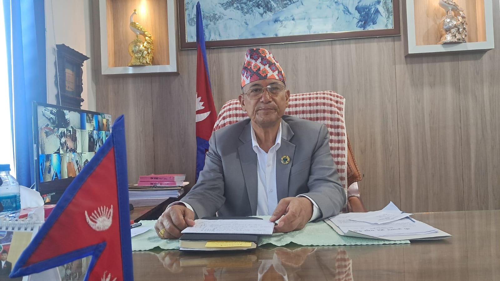   पालिका ५० मिटर पाइप पनि जोड्दैनन्, प्रदेशको मुख ताक्छन् : मन्त्री कार्की