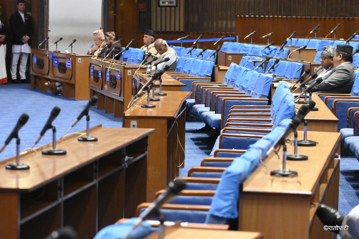 empty parliament (1)