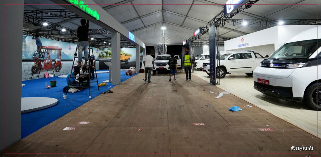 रातको समयमा यसरी हुँदैछ नाइमा एक्स्पोको तयारी, तस्बिरहरू
