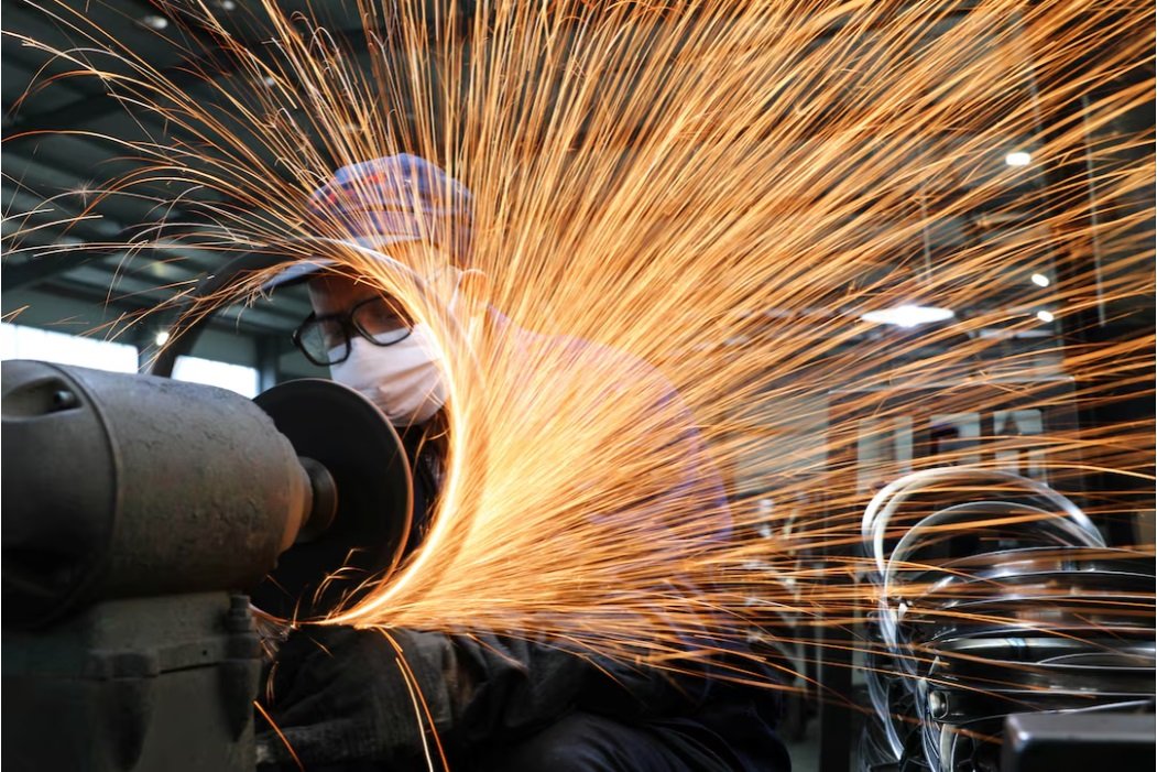 China's Manufacturing Sector Expands in June Driven by AI Demand and Exports