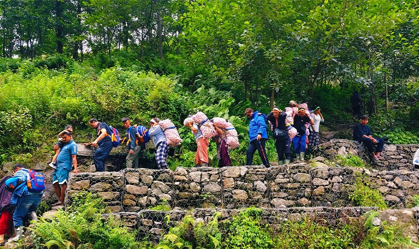   पहिरोका कारण अरनिको राजमार्ग पूर्ण रूपमा बन्द, आपूर्ति ठप्प