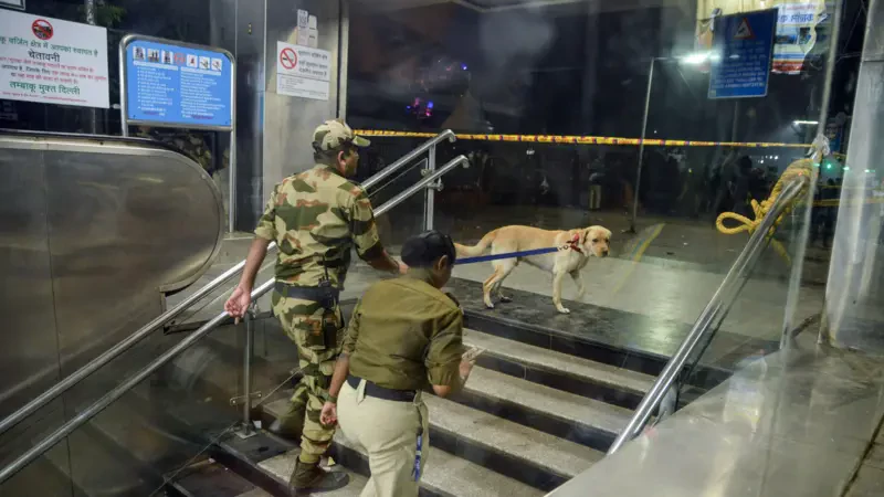   लाल किल्ला मेट्रो स्टेशन अझै बन्द