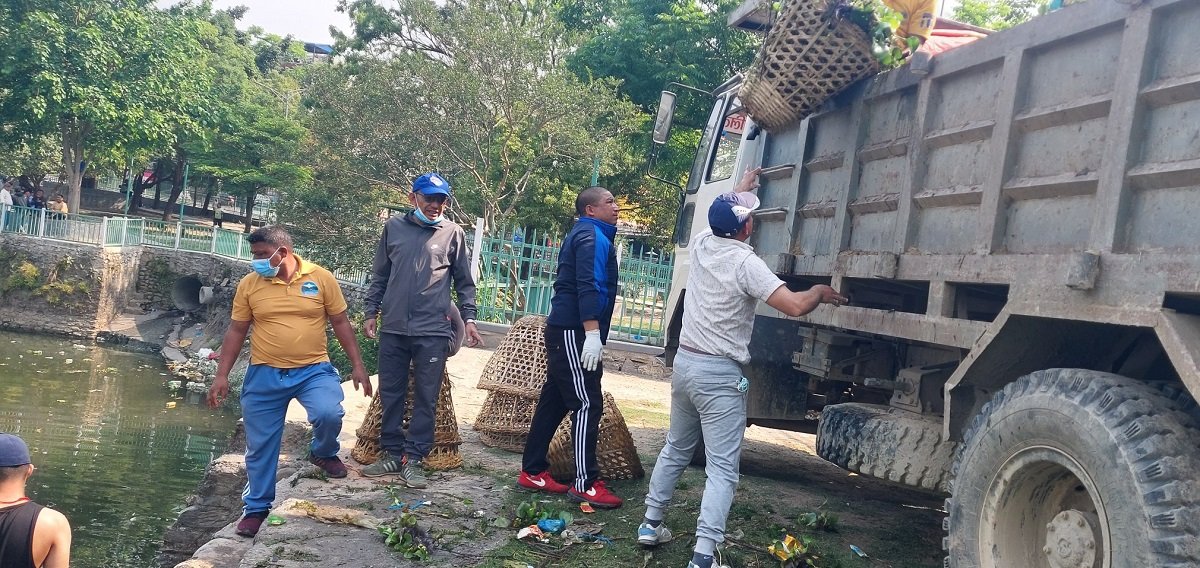   फुस्किएन पोखरामा फोहरको गाँठो: महानगरले ८० करोडको सम्झौता गर्‍यो, स्थानीयले दिएनन् सहमति