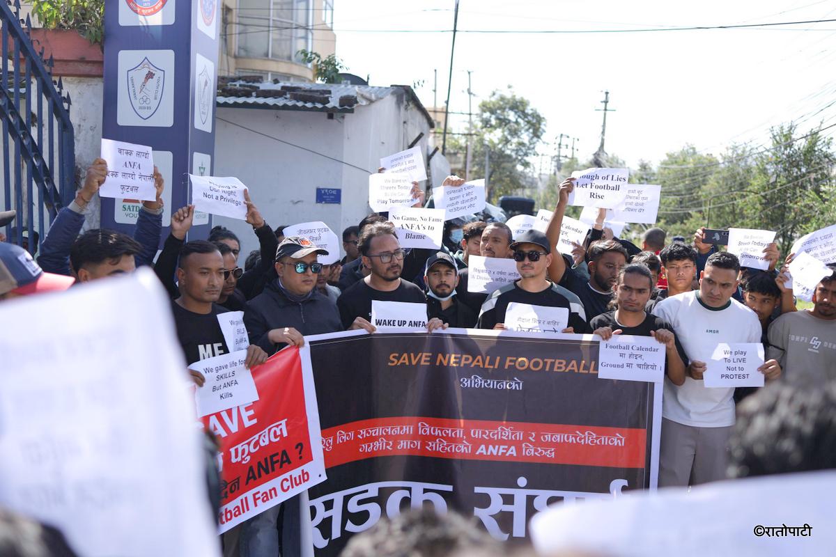 football player protest (2)