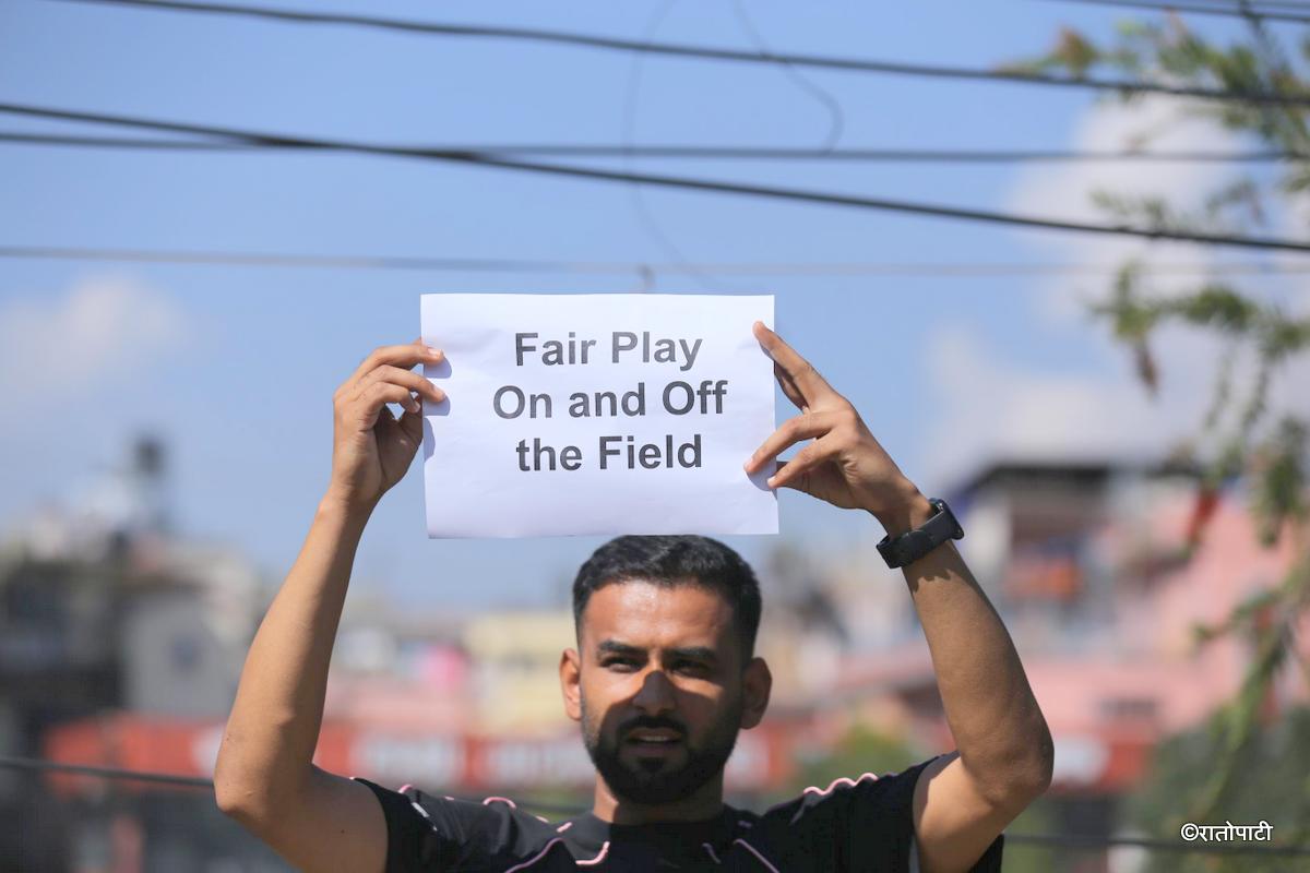 football players protest (1)