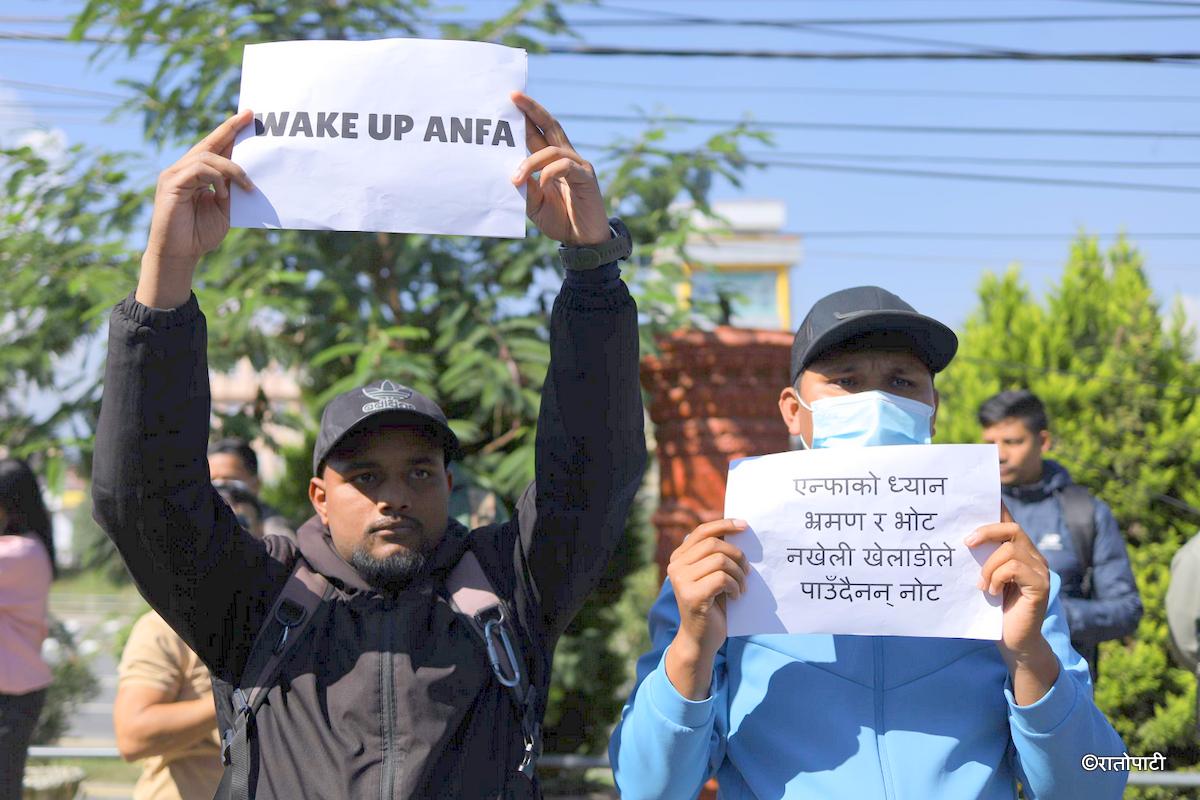 football players protest (10)