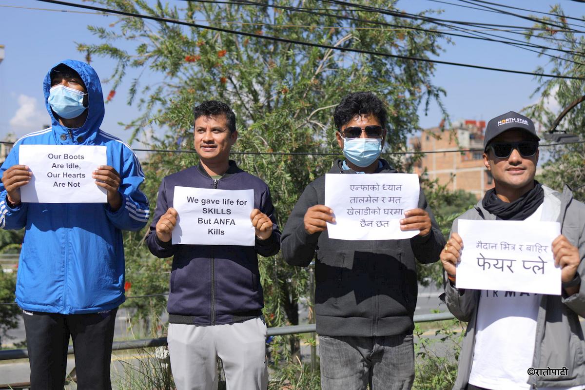 football players protest (13)