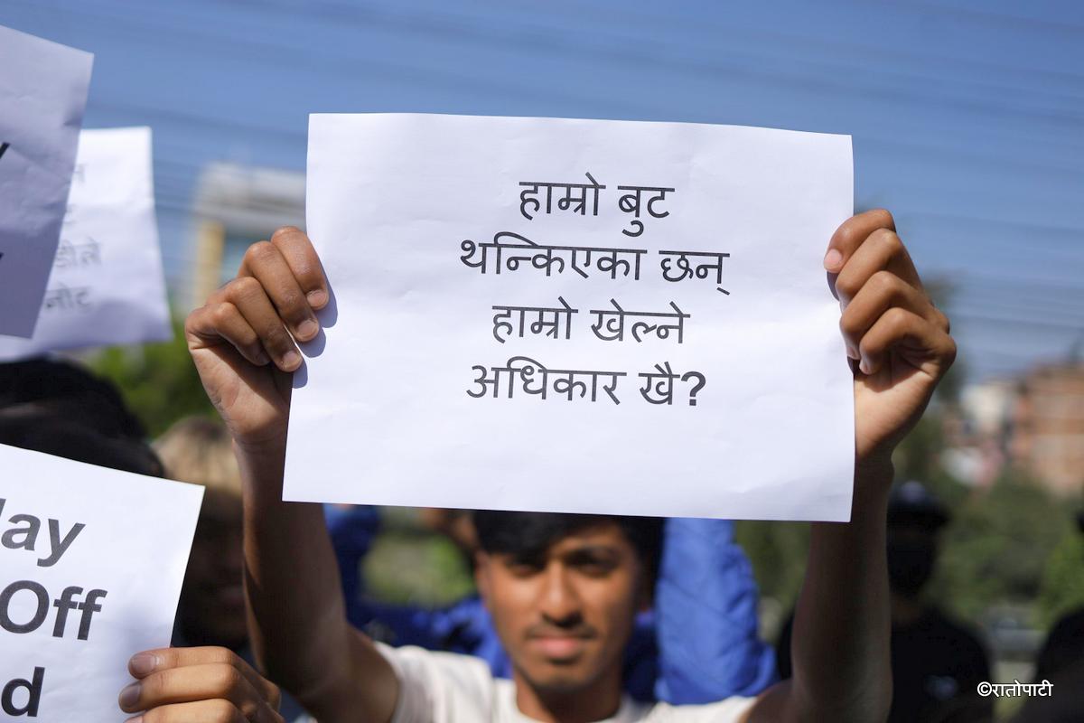football players protest (3)