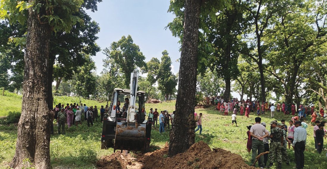   अतिक्रमित वन क्षेत्र खाली गराई वृक्षारोपण