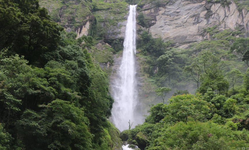 आहा ! फुङ्फुङ्गे झरना